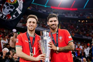 体育新闻-内维斯哽咽致辞若塔：国家队永远是你的家，我们一同踏上赛场